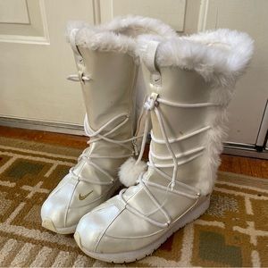 Nike white fur snow boots